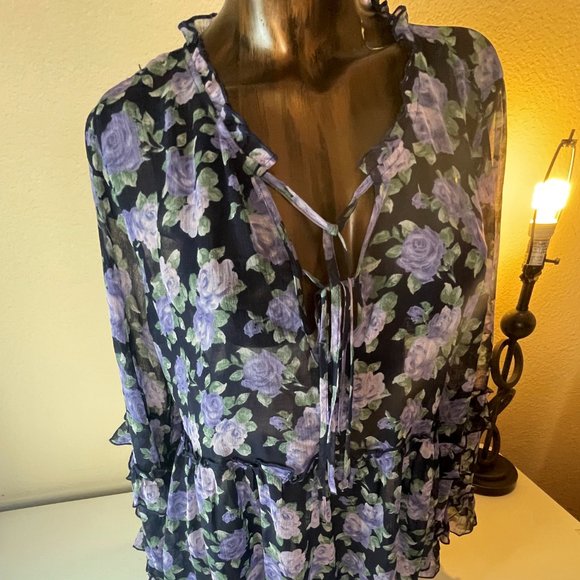 American Eagle Outfitters - Picture 2 of 8